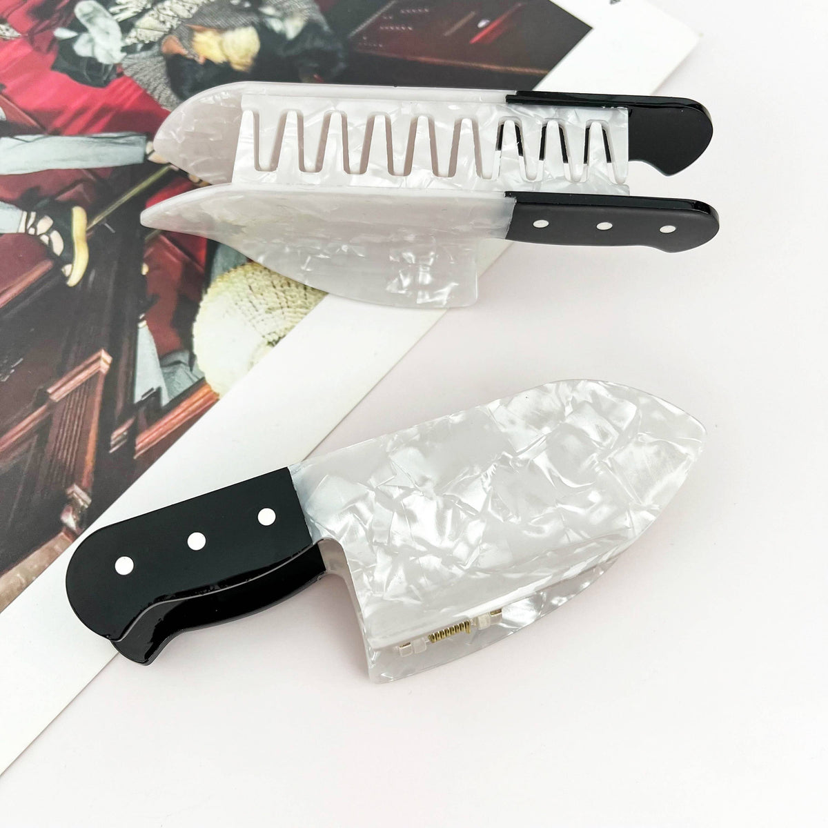 Novelty Imitation Knife Hair Claw, Halloween Party Clip: White