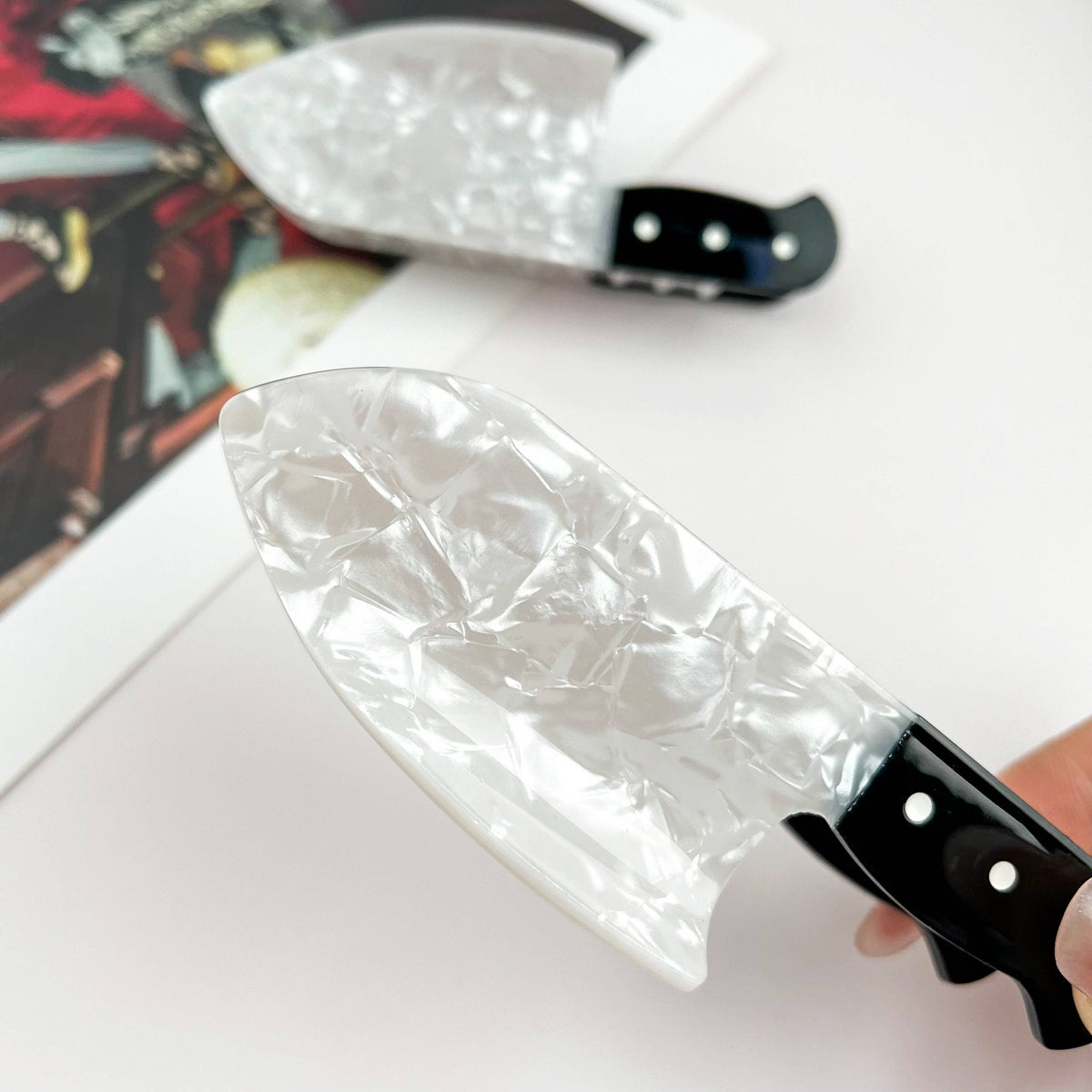 Novelty Imitation Knife Hair Claw, Halloween Party Clip: White